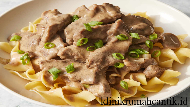 Beef Stroganoff: Hidangan Daging Sapi Berkuah Krim Klasik Rusia